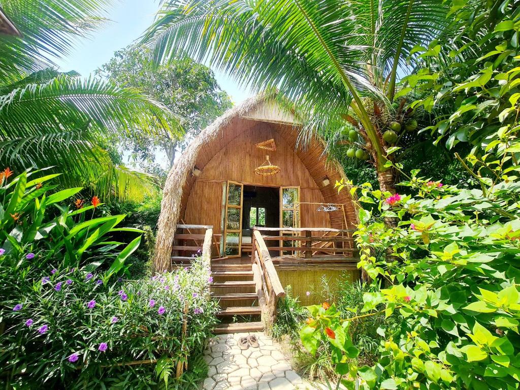 Deluxe Bungalow with Garden View