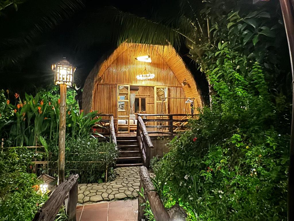 Deluxe Bungalow with Garden View