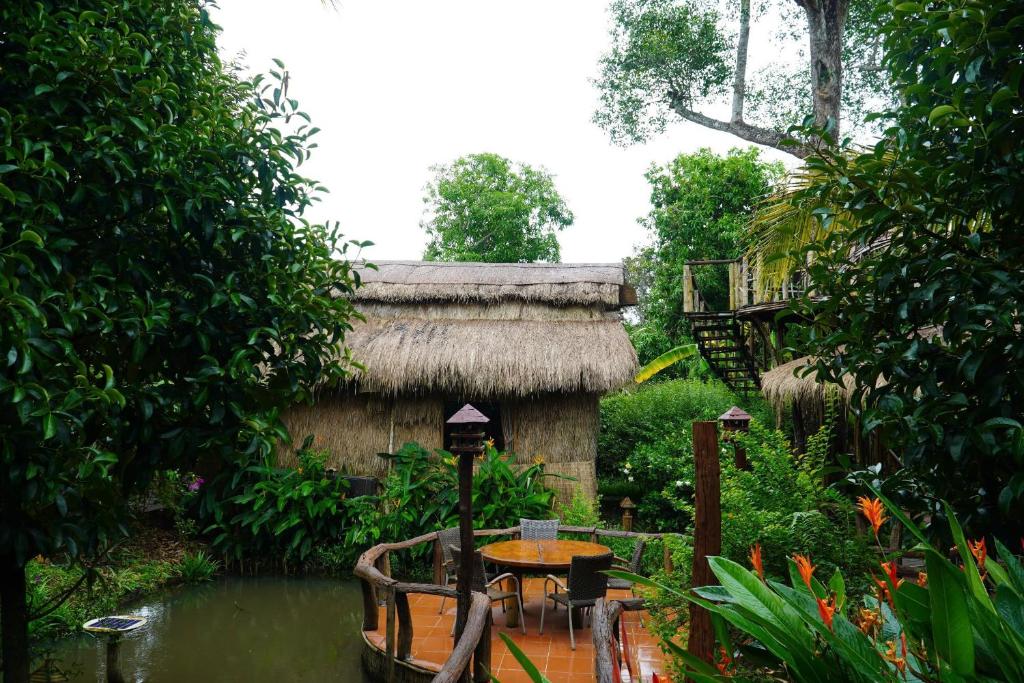 Deluxe Bungalow with Garden View