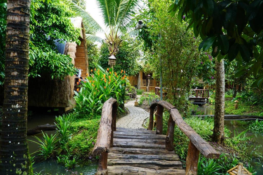 Deluxe Bungalow with Garden View