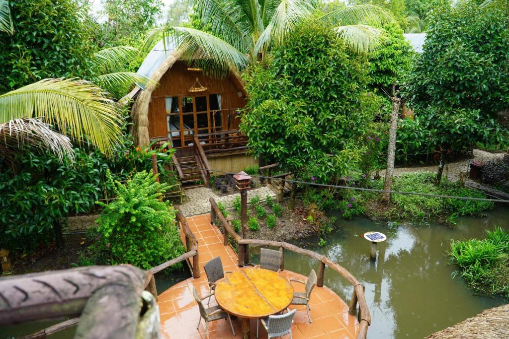 Deluxe Bungalow with Garden View