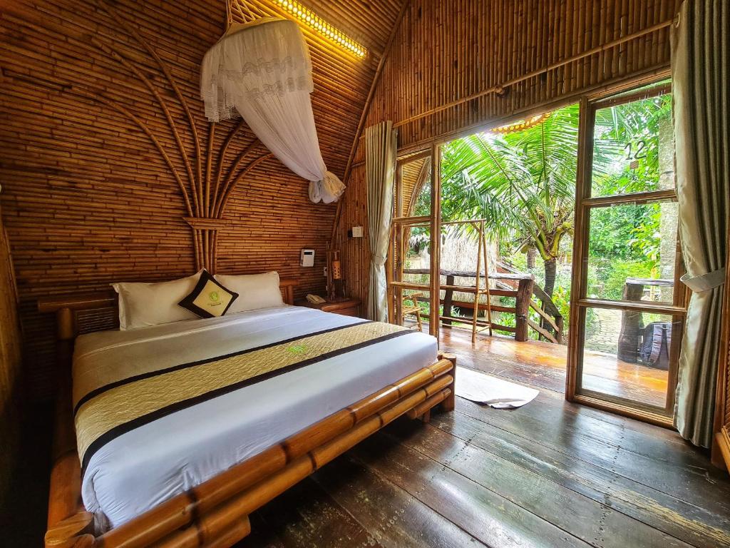 Deluxe Bungalow with Garden View