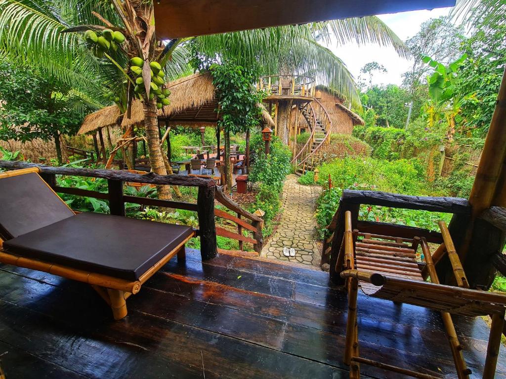 Family Room with Garden View